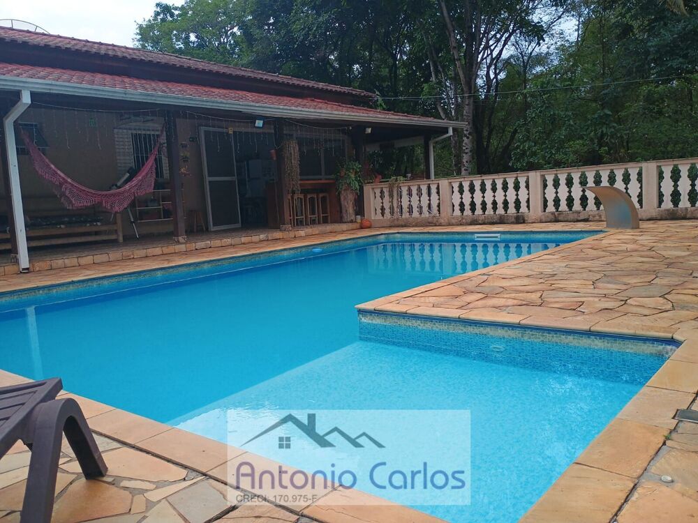 Chácara à venda com 3 quartos, 1107m² - Foto 1