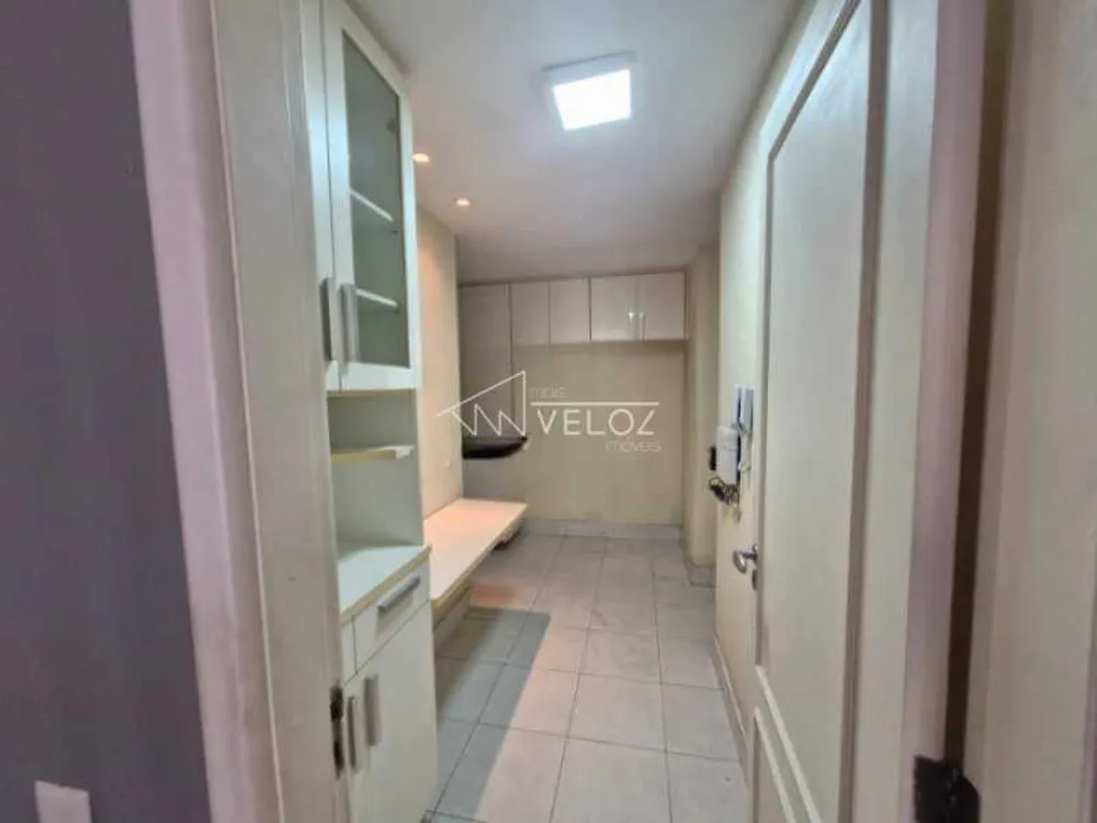 Cobertura, 3 quartos, 222 m² - Foto 2
