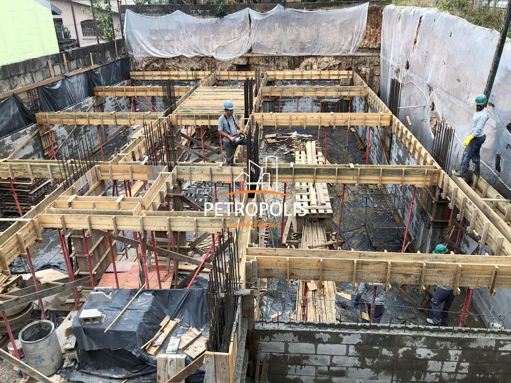 Apartamento à venda com 3 quartos, 173m² - Foto 3