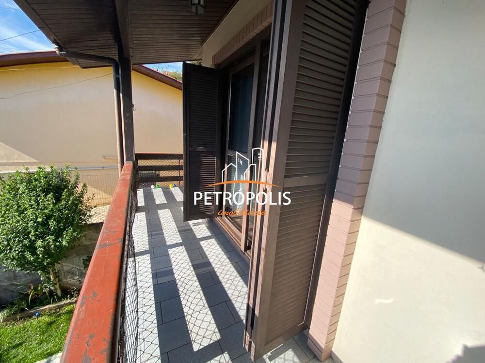 Casa à venda com 3 quartos, 270m² - Foto 2