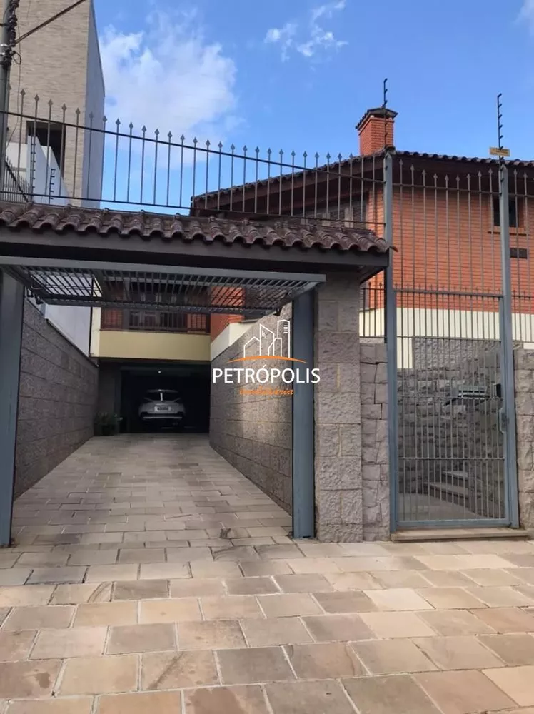 Casa à venda com 3 quartos, 1080m² - Foto 1