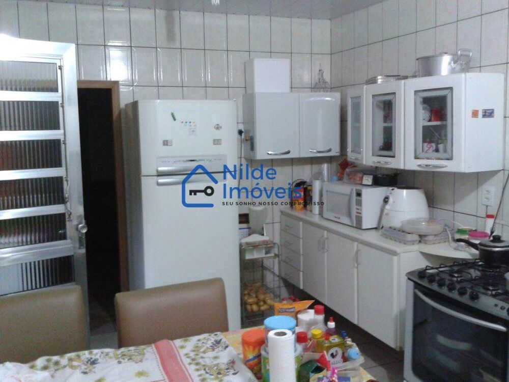 Casa, 4 quartos, 240 m² - Foto 1