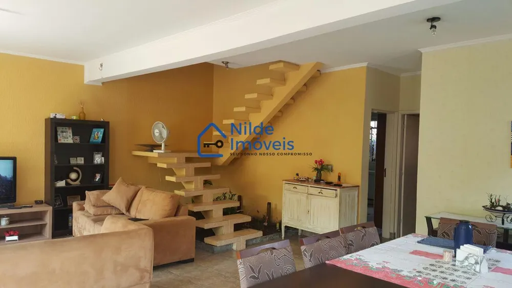 Sobrado, 4 quartos, 240 m² - Foto 1