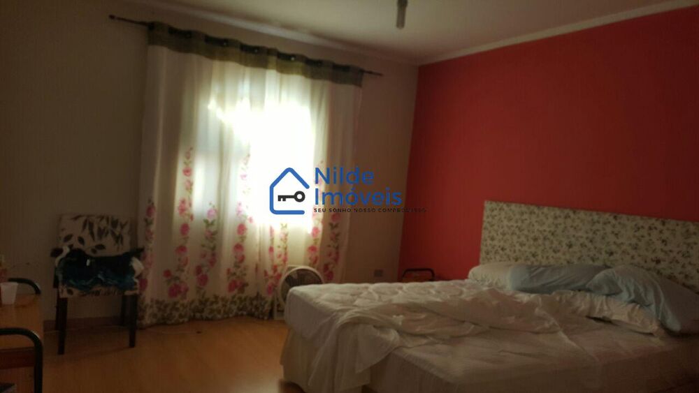 Sobrado, 4 quartos, 240 m² - Foto 1