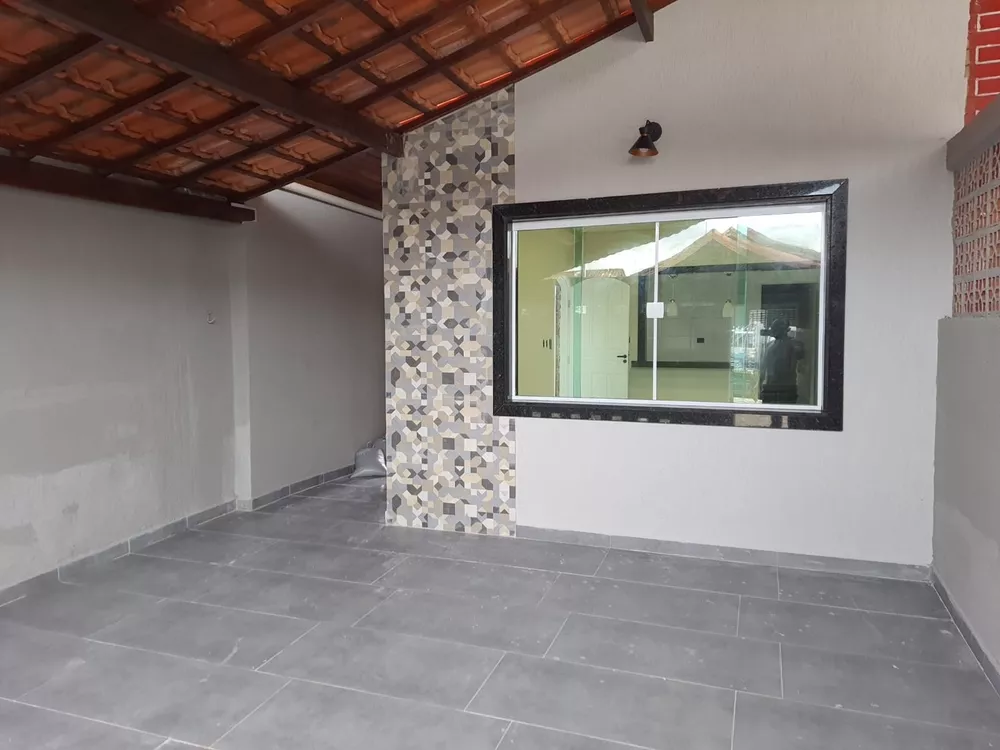 Casa à venda com 2 quartos, 74m² - Foto 1