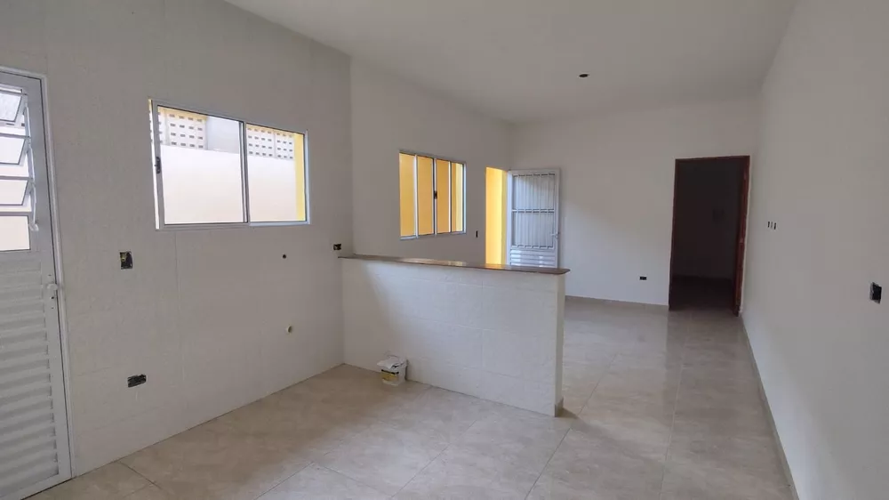 Casa à venda com 2 quartos, 60m² - Foto 3