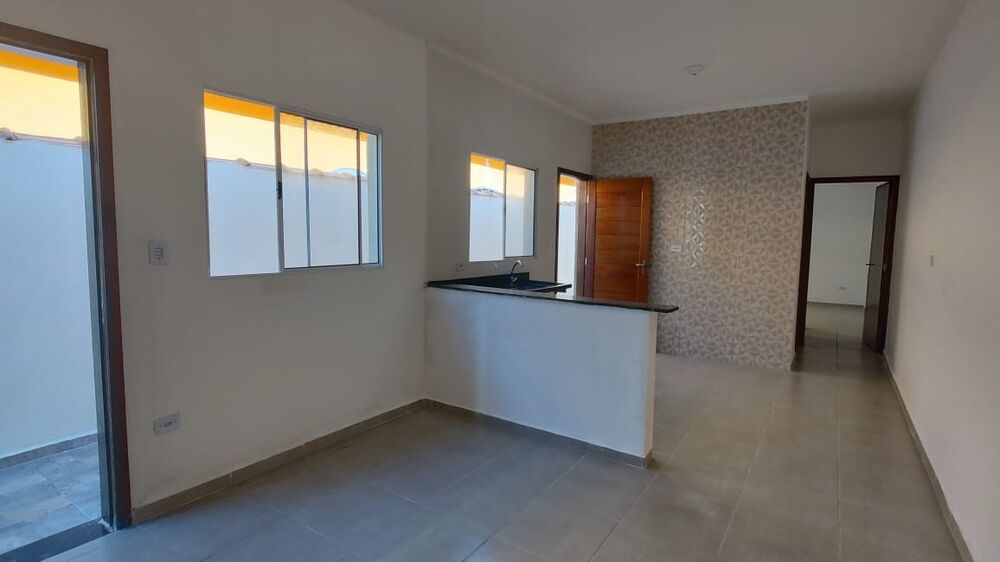 Casa à venda com 2 quartos, 65m² - Foto 2