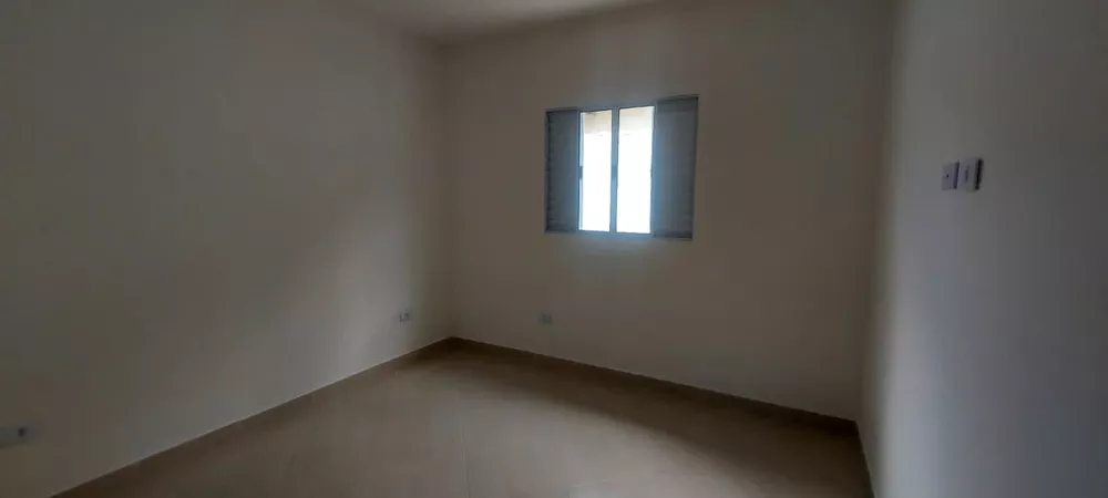 Casa à venda com 2 quartos, 60m² - Foto 2