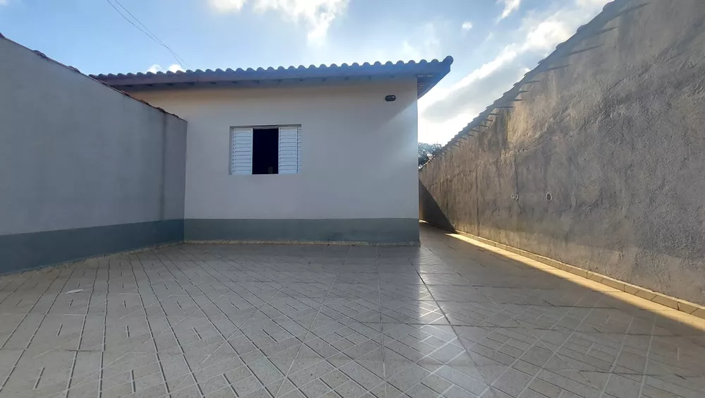 Casa à venda com 2 quartos, 80m² - Foto 1