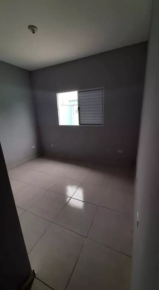 Casa à venda com 2 quartos, 67m² - Foto 2