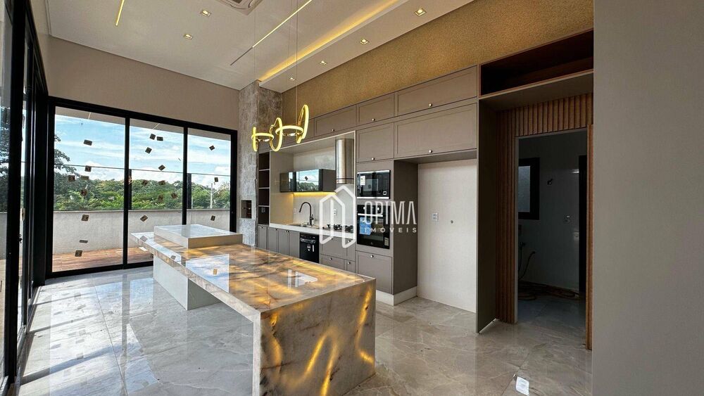 Casa à venda com 3 quartos, 240m² - Foto 1