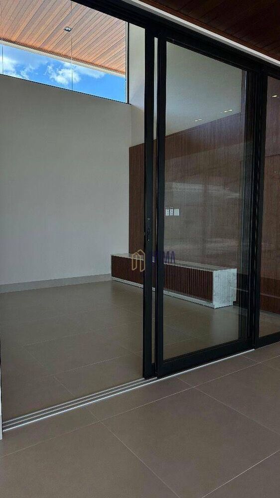Casa à venda com 3 quartos, 304m² - Foto 4