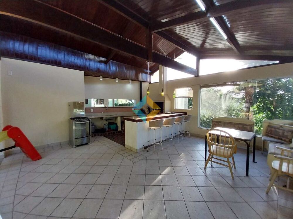 Casa de Condomínio à venda com 5 quartos, 300m² - Foto 3