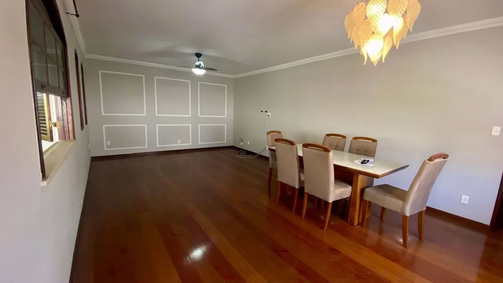 Casa, 4 quartos, 245 m² - Foto 1