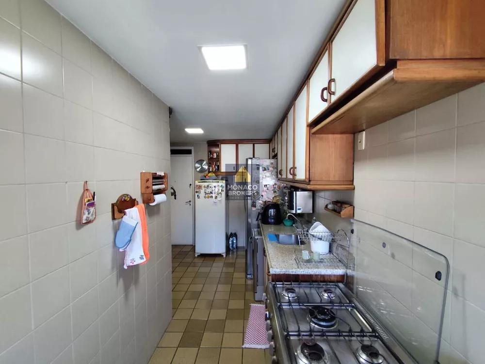 Cobertura, 3 quartos, 220 m² - Foto 2