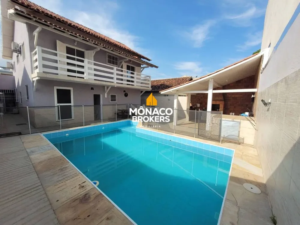 Casa, 6 quartos, 218 m² - Foto 1
