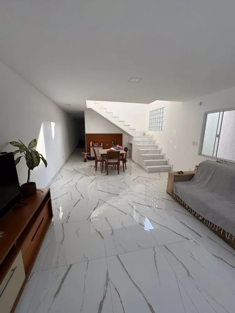 Casa, 4 quartos, 225 m² - Foto 2