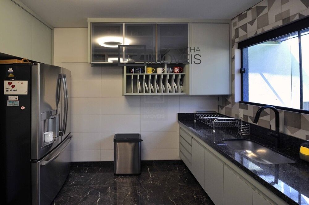 Casa à venda com 3 quartos, 217m² - Foto 5