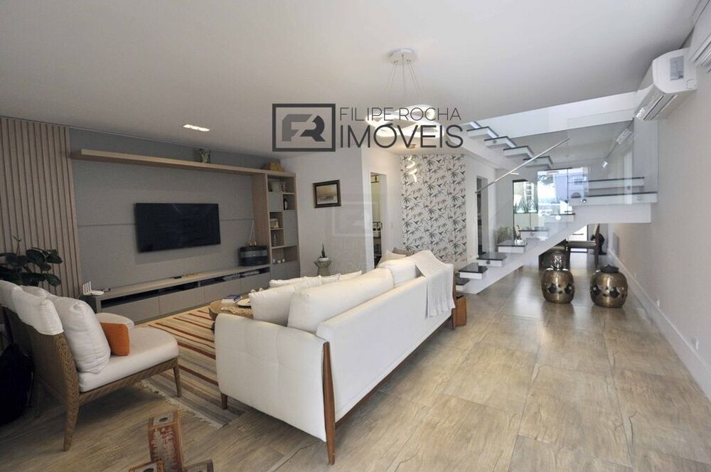 Casa à venda com 3 quartos, 217m² - Foto 1