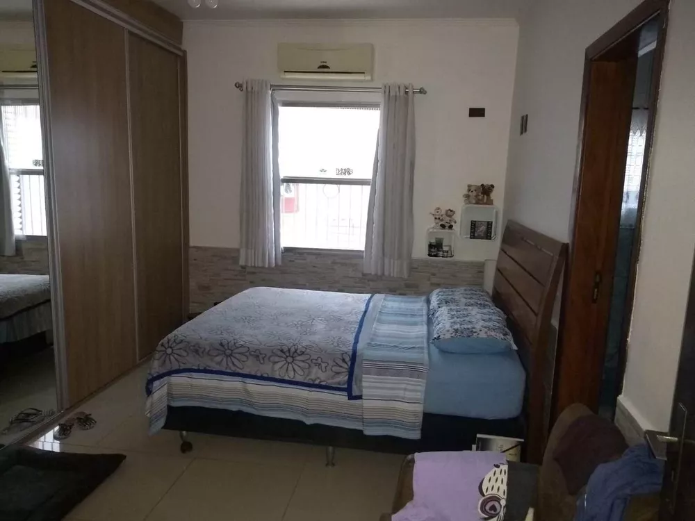 Casa à venda com 5 quartos, 200m² - Foto 4