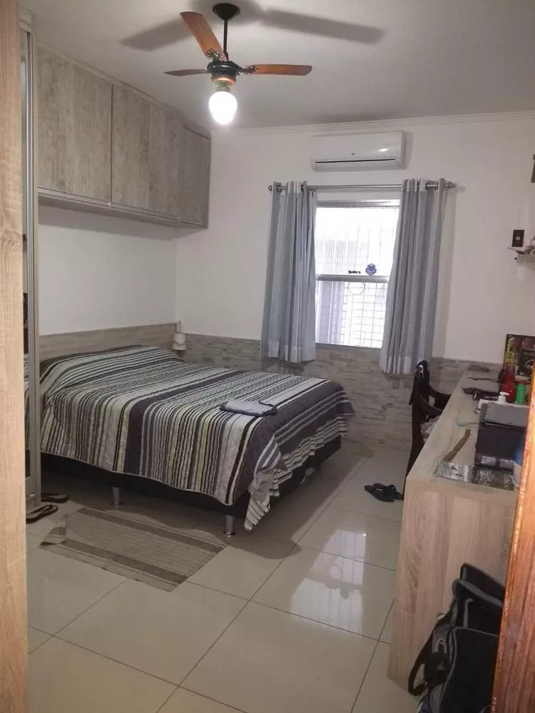 Casa à venda com 5 quartos, 200m² - Foto 3