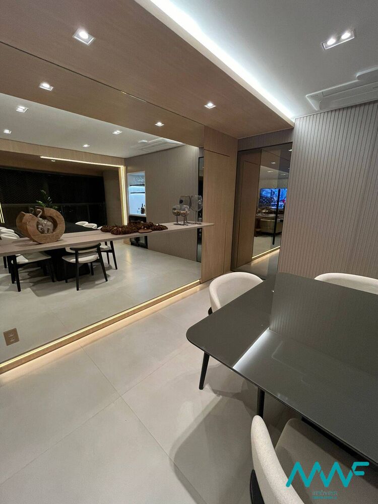 Apartamento à venda com 3 quartos, 180m² - Foto 2