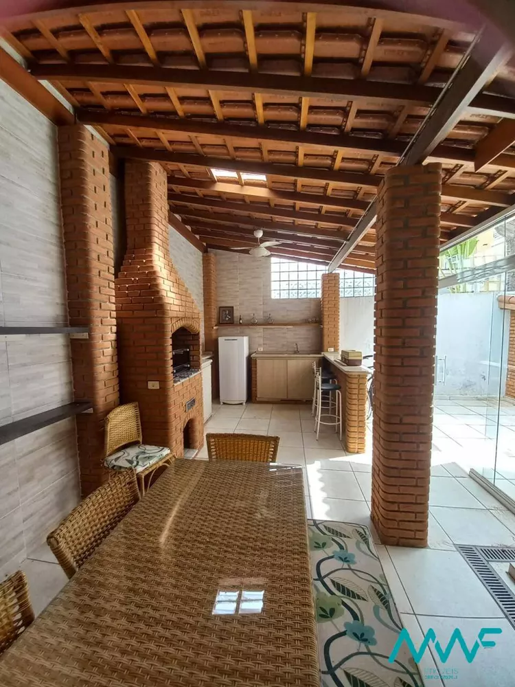 Casa de Condomínio à venda com 3 quartos, 180m² - Foto 1