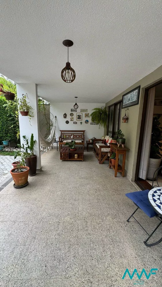 Casa de Condomínio à venda com 3 quartos, 230m² - Foto 3