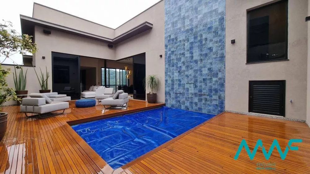 Casa de Condomínio à venda com 4 quartos, 300m² - Foto 1