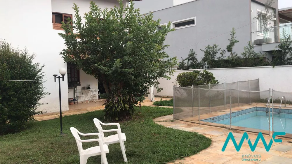 Casa de Condomínio à venda com 3 quartos, 226m² - Foto 3