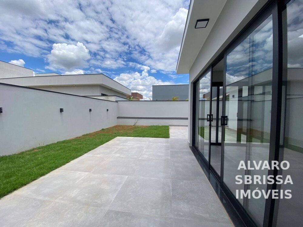 Casa de Condomínio à venda com 3 quartos, 220m² - Foto 2