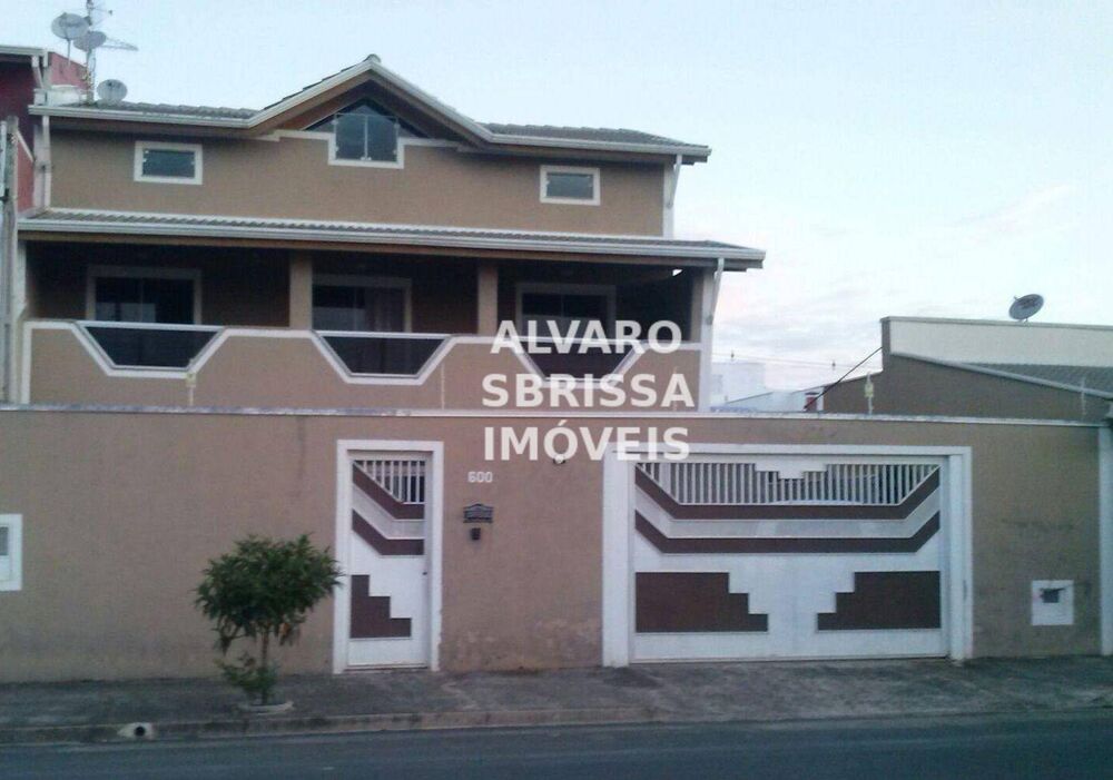 Casa à venda com 4 quartos, 223m² - Foto 1