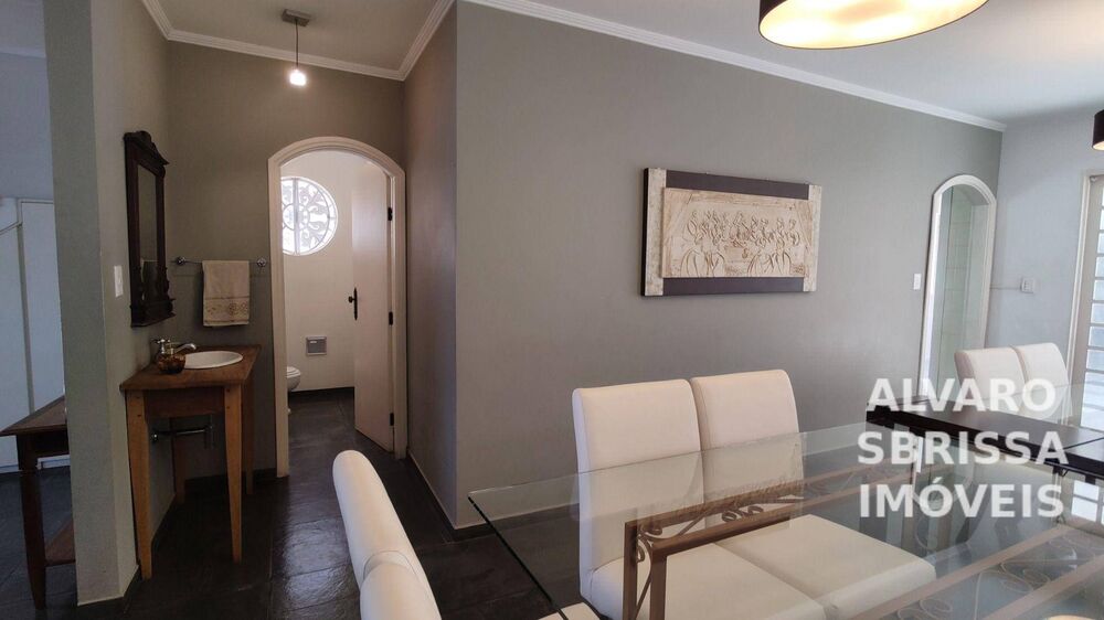 Casa à venda com 4 quartos, 250m² - Foto 1