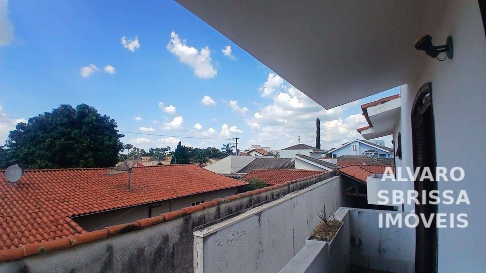 Casa à venda com 3 quartos, 239m² - Foto 3