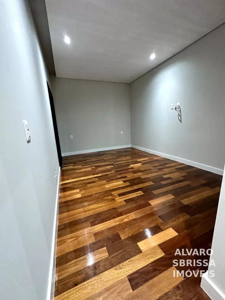 Casa à venda com 2 quartos, 108m² - Foto 1