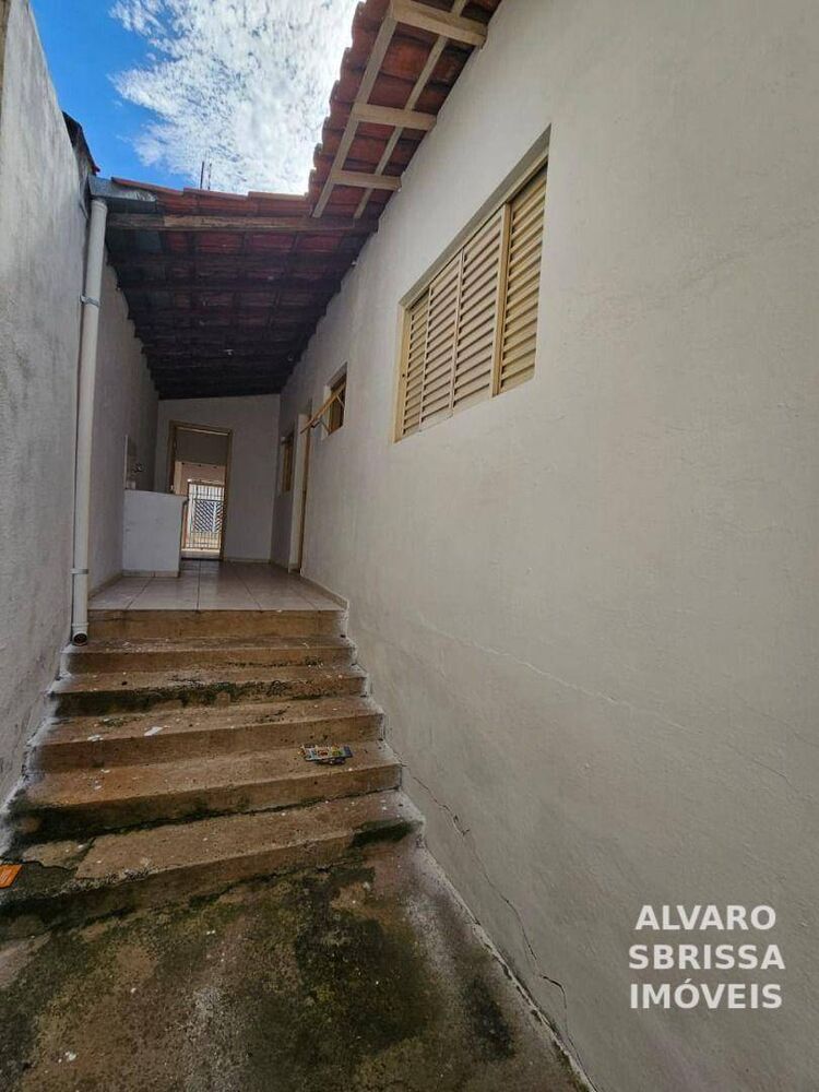 Casa à venda com 2 quartos, 65m² - Foto 3