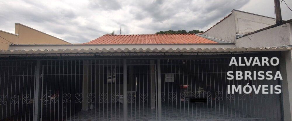 Casa à venda com 3 quartos, 242m² - Foto 2
