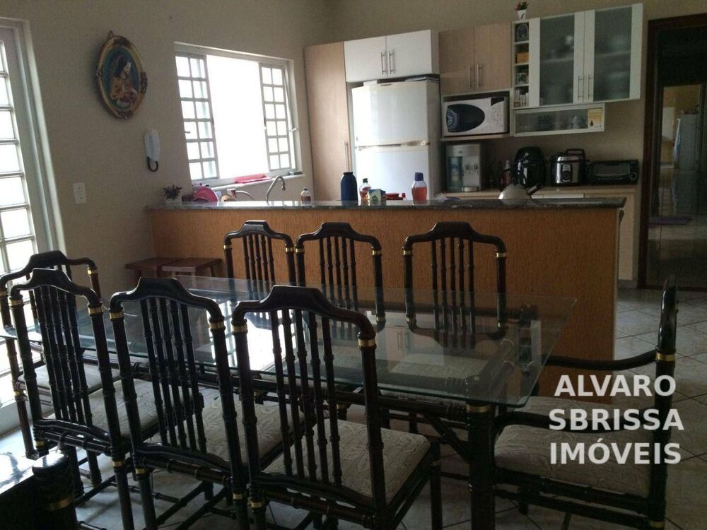Casa à venda com 4 quartos, 128m² - Foto 2