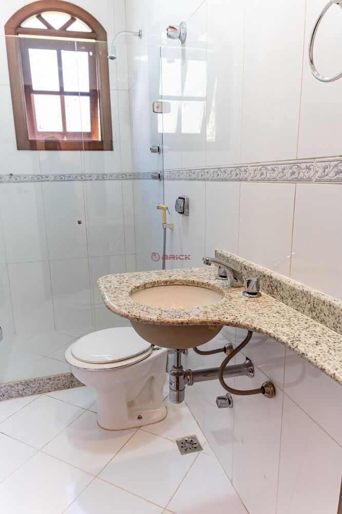Casa à venda com 5 quartos, 235m² - Foto 3