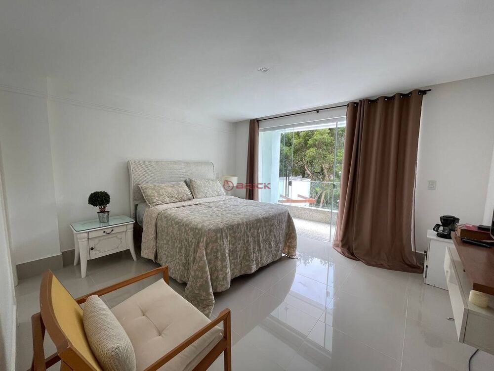 Casa à venda com 4 quartos, 700m² - Foto 2
