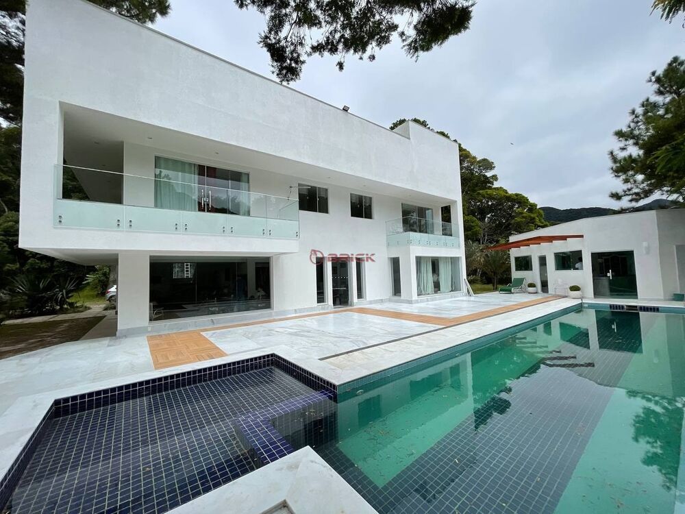 Casa à venda com 4 quartos, 700m² - Foto 1
