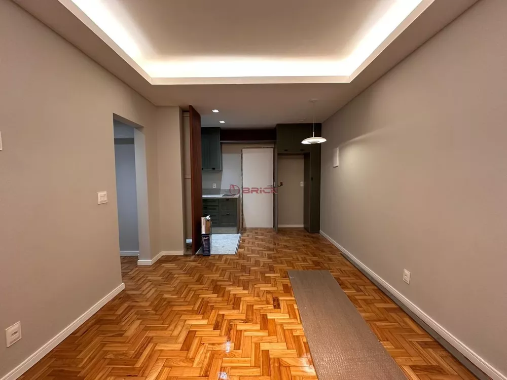 Apartamento à venda com 1 quarto, 34m² - Foto 2