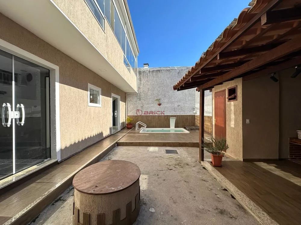 Casa à venda com 5 quartos, 250m² - Foto 6