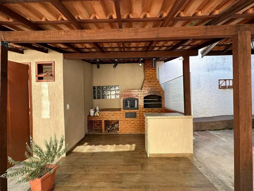 Casa à venda com 5 quartos, 250m² - Foto 7