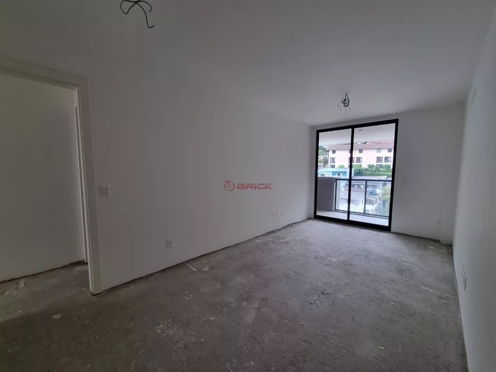 Apartamento à venda com 2 quartos, 77m² - Foto 3