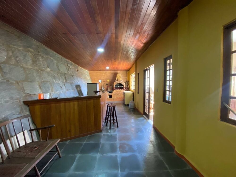 Casa à venda com 3 quartos, 226m² - Foto 2
