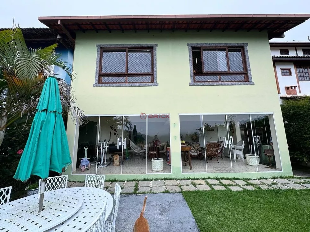 Casa à venda com 4 quartos, 146m² - Foto 1