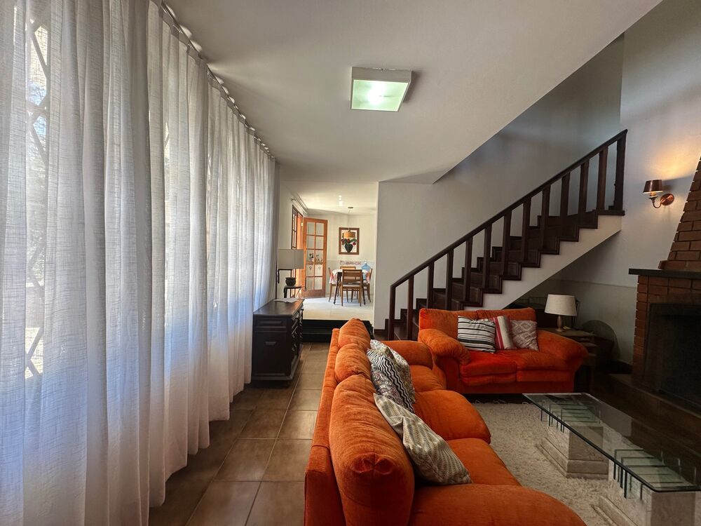 Casa à venda com 6 quartos, 340m² - Foto 1