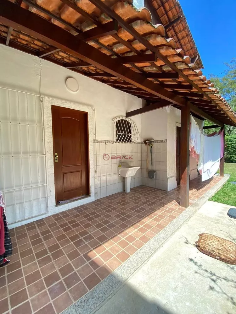 Casa à venda com 4 quartos, 250m² - Foto 1