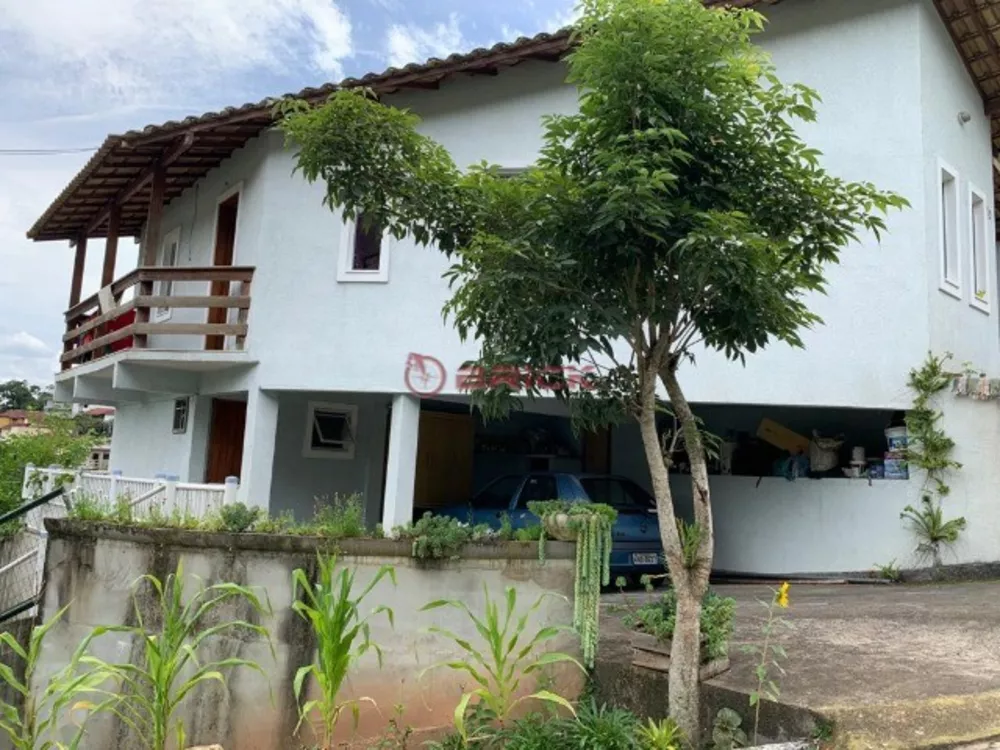 Casa à venda com 2 quartos, 120m² - Foto 1